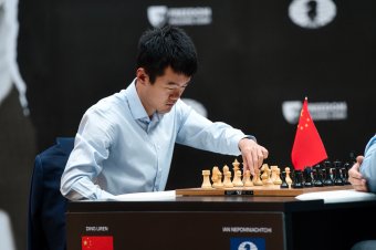 Megvan a sakk első kínai férfi világbajnoka, Ting Li-zsen legyőzte orosz ellenfelét