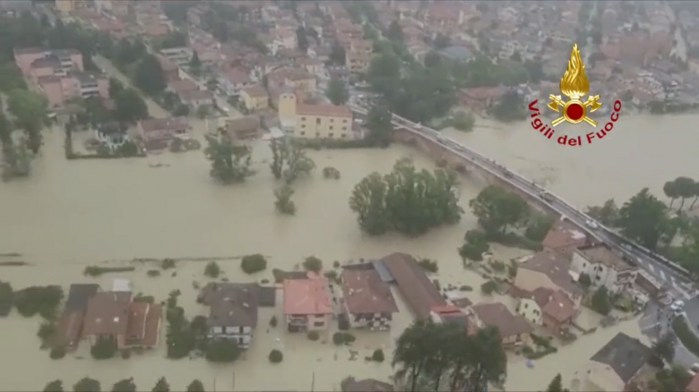 Nyolcan meghaltak, több mint tizenháromezer embert evakuáltak Olaszországban az áradások miatt – FRISSÍTVE