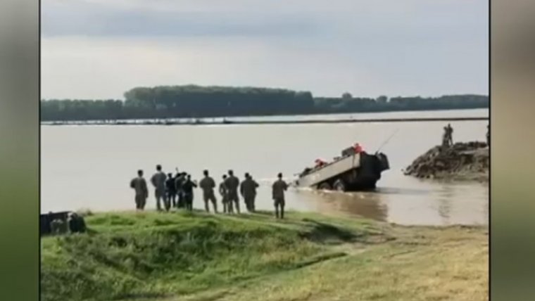 Elsüllyedt a román hadsereg egyik páncélozott járműve egy NATO-hadgyakorlat közben