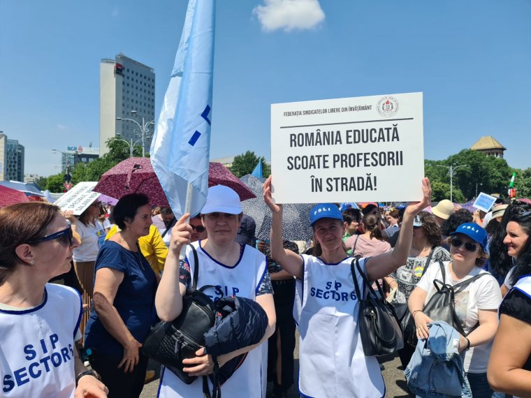 FRISSÍTVE – Folytatódik a pedagógussztrájk, a szakszervezetek nem fogadják el a kormány ajánlatát