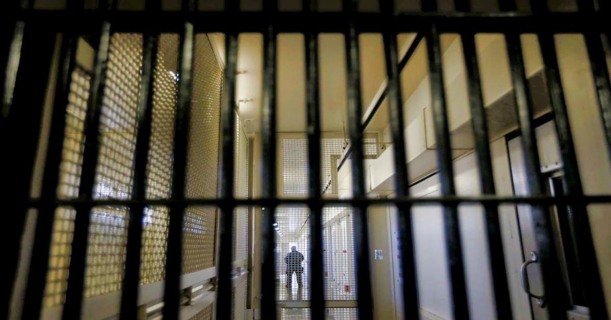 Év végéig megoldódhat a romániai börtönök túlzsúfoltságának problémája: több ezer hellyel bővül az intézetek befogadóképessége