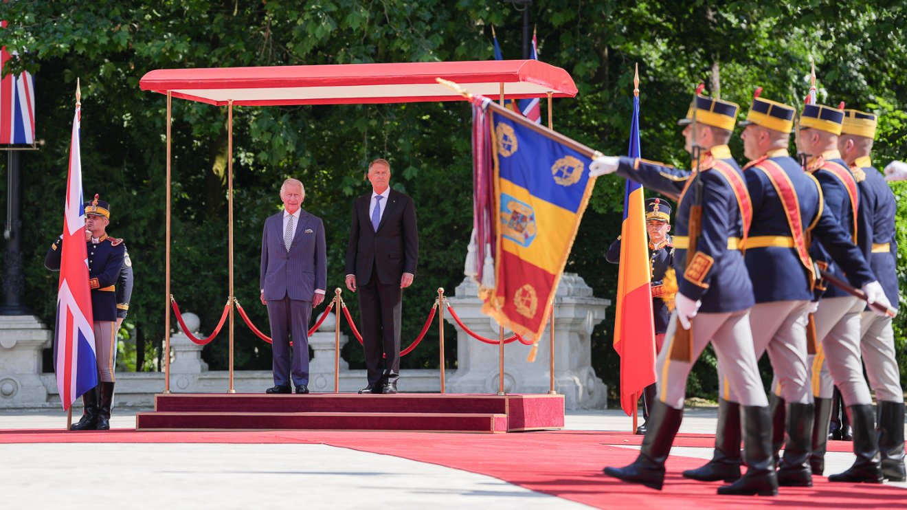 Királyi látogatás ide vagy oda, nem támogatja a monarchia visszaállítását a romániaiak többsége