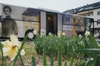Bihar és Szatmár megyébe érkezik a hétvégén a Petőfi 200 – mozgó múzeumbusz és élménykiállítás