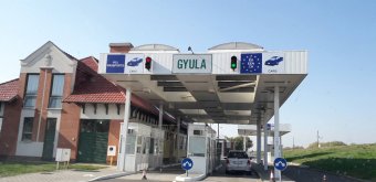 Hosszú kamionsorok, tízórás a várakozási idő a varsándi átkelőnél a román-magyar határon