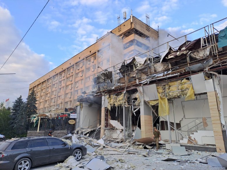 Halottak egy Kramatorszk elleni orosz rakétatámadásban – Stoltenberg szerint tovább kell támogatni Kijevet