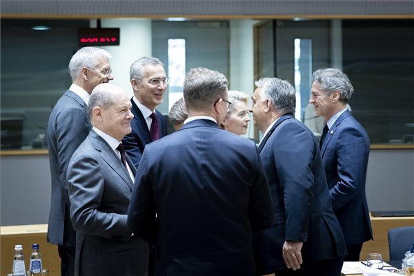 Orbán: hová lett a pénz? A kormányfő szerint a csőd szélére sodorták az EU-t