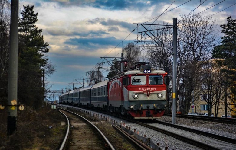 Tizenegy vonat is késést halmozott fel a jelzőrendszer meghibásodása miatt, erdélyi járatok is érintettek