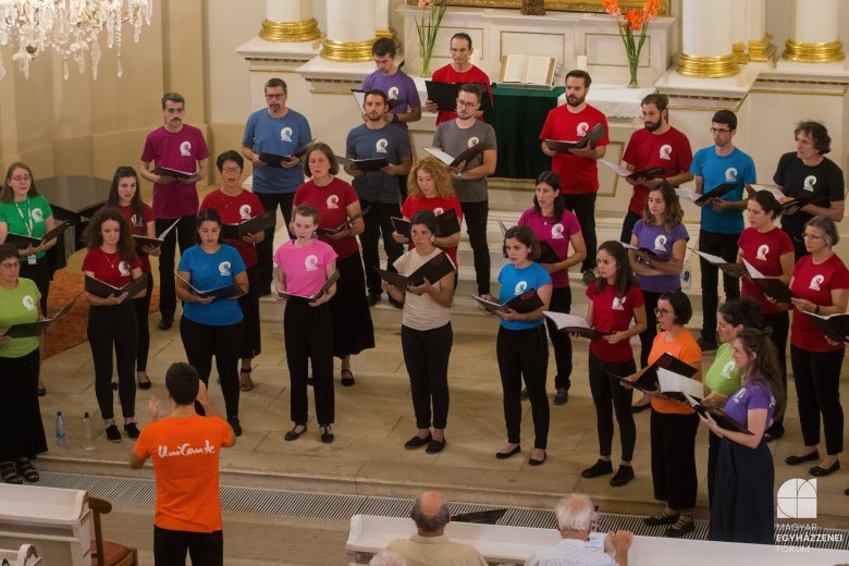 Ismert dallamok dzsesszharmóniákkal: új műfajban énekel a kolozsvári UniCante Egyetemi Kórus