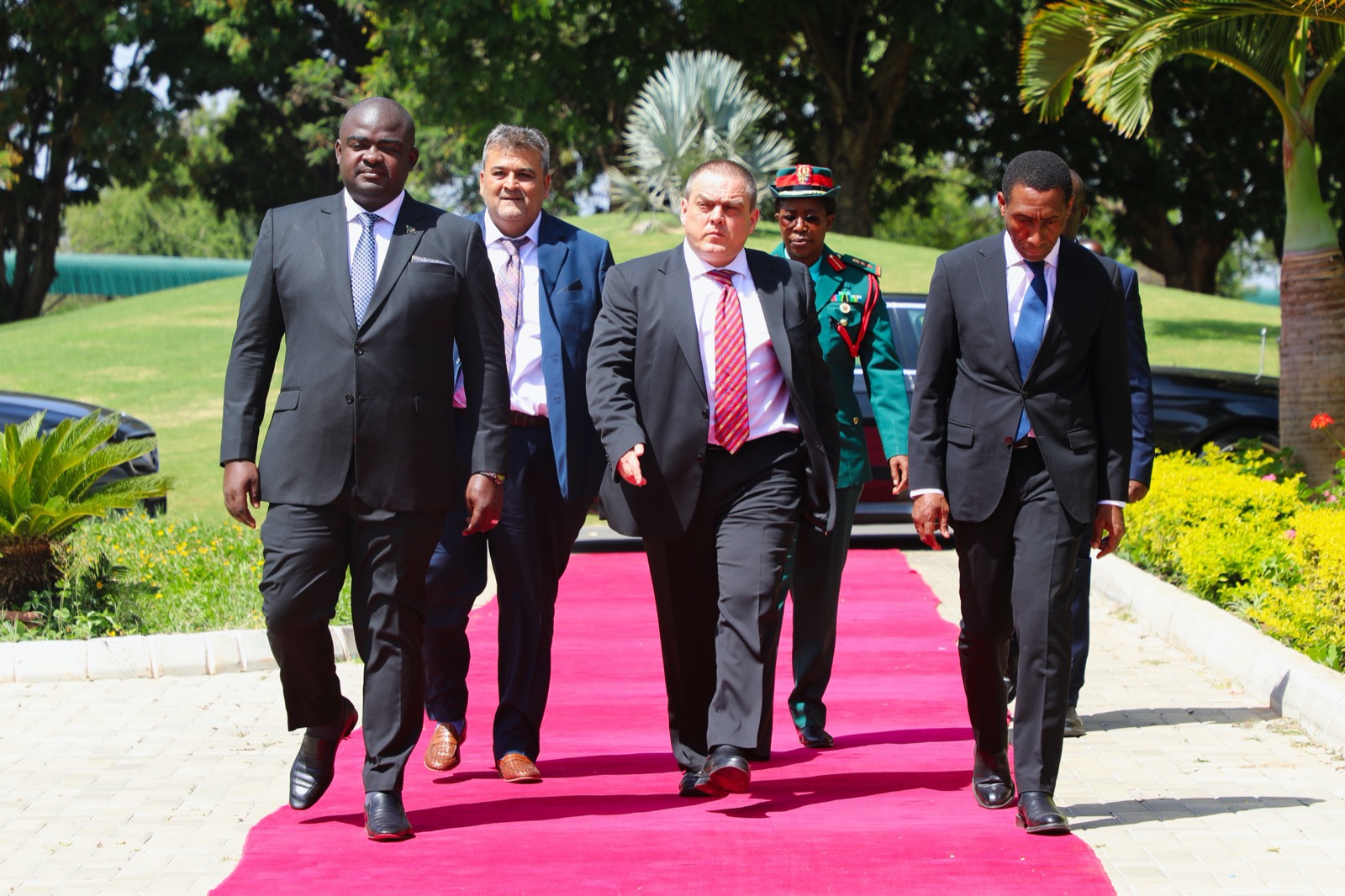 Románia visszahívta az afrikaiakat lemajmozó kenyai nagykövetét