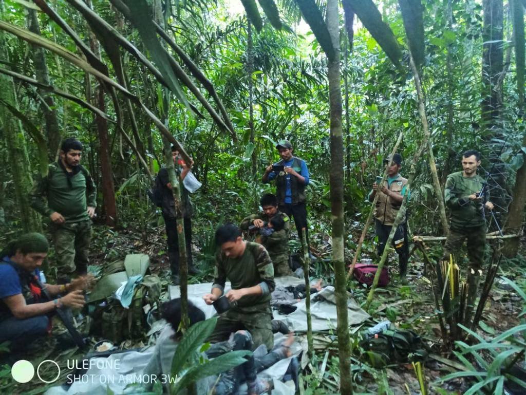 Negyven nap után életben találták a dzsungelben eltűnt négy gyereket Kolumbiában