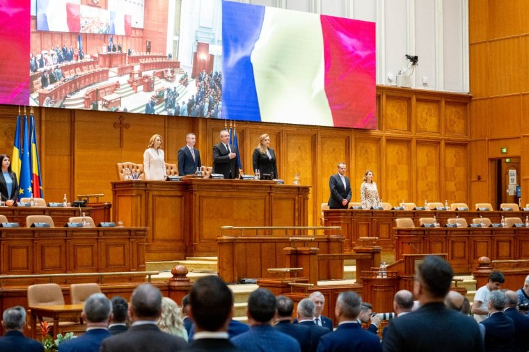 Eltörölték különnyugdíjukat a bukaresti törvényhozók