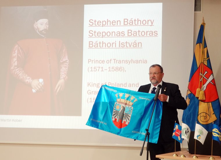 Erdélyből Litvániába Báthori István nyomában: Vilniusban adott elő Szekeres Attila István szentgyörgyi heraldikus