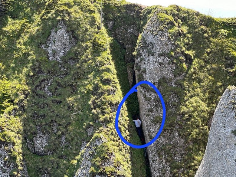 Mély szakadékba zuhant férfit mentettek ki helikopterrel a hegyimentők a Keleti-Kárpátokban található Nagykőhavasról