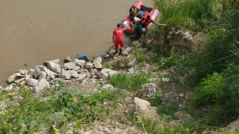 Kiemelték a folyóból a Szamosba esett autó 19 éves sofőrjének holttestét