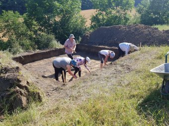 Régészeti feltárást végeznek erdélyi és magyarországi szakemberek a mezősámsondi, ötezer éves Pogányvárnál