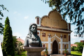„Árvák könnyeit letörlő” bárónő emlékezete: felújítják a Szentkereszty Stefánia tiszteletére épített kápolnát Kézdivásárhelyen