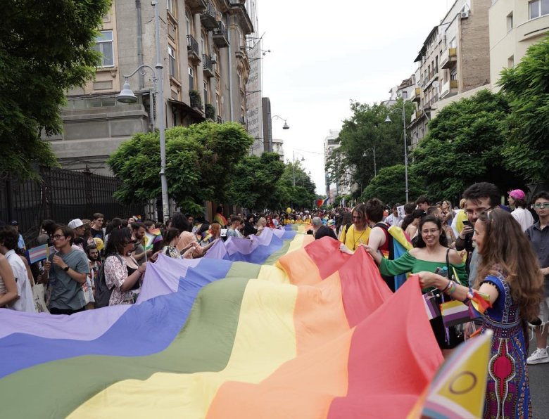 A „homofób” és „transzfób” törvények ellen tiltakoztak a Bucharest Pride résztvevői