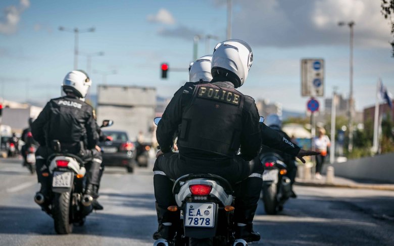 Őrizetbe vett a görög rendőrség hét román állampolgárt tiltott tárgyak birtoklása miatt
