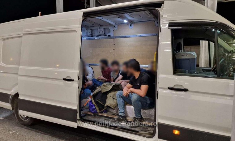 Romániába illegálisan érkező migránsokat Nyugatra szöktető embercsempész hálózatra csaptak le