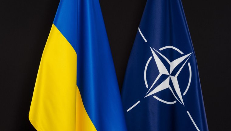 Továbbra is támogatja a NATO Ukrajnát az Oroszország elleni háborúban