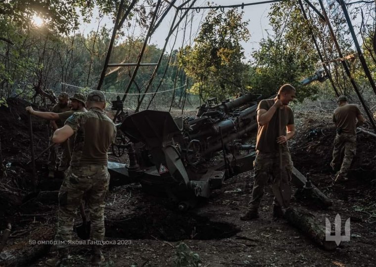 Hátráltatja az ukrán előrenyomulást és az orosz légierőt a megváltozott időjárás, az oroszok újabb aknákat telepítenek