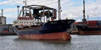 Teherhajóra nyitott tüzet egy orosz hajó a Fekete-tengeren, az ukránok kalóztámadásról beszélnek