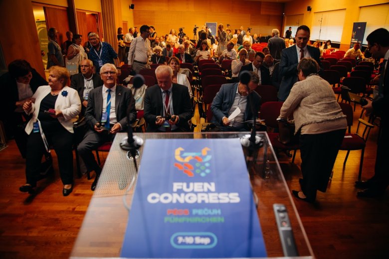 FUEN-kongresszus: a kisebbségi oktatás elleni támadások az identitás alapjait támadják