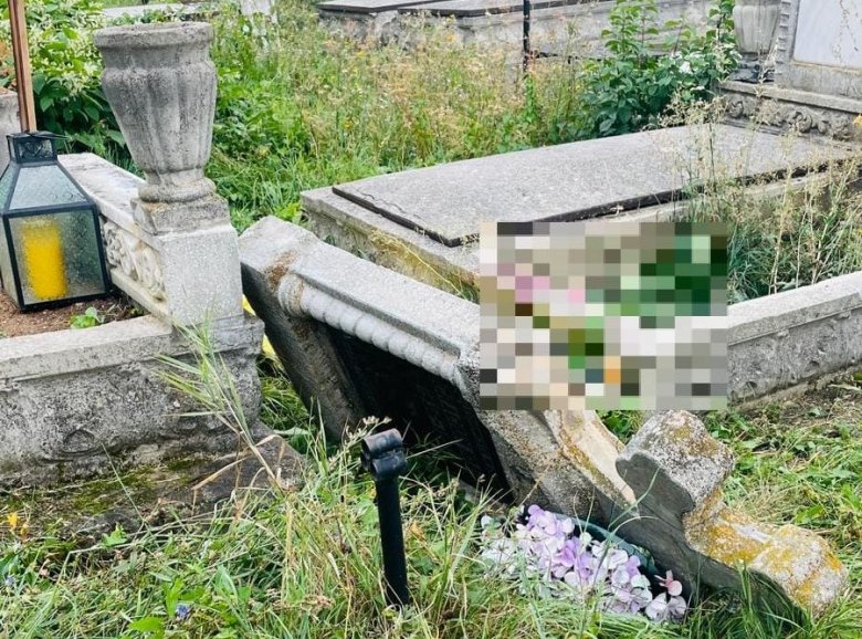 A temetőben lelte halálát egy nő, miután rádőlt egy sírkő Kolozsváron