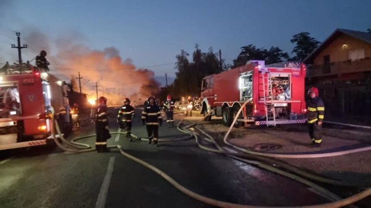 FRISSÍTVE – Robbanás történt egy dél-romániai autógáz-töltőállomáson, halálos áldozat is van, tűzoltók is megsérültek