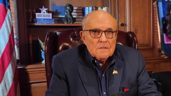 Több millió dolláros kártérítés megfizetésére kötelezték Rudy Giulianit rágalmazás miatt