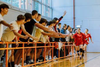 Ahol nemcsak az érem számít: összetartást erősítő az erdélyi középiskolások egyre dinamikusabb sportolimpiája