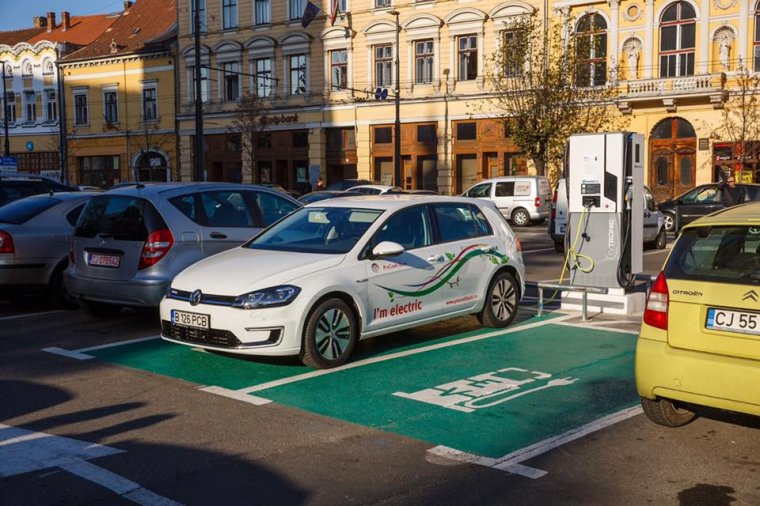 Több ezer töltőállomást telepítene elektromos autók számára Romániába egy osztrák cég