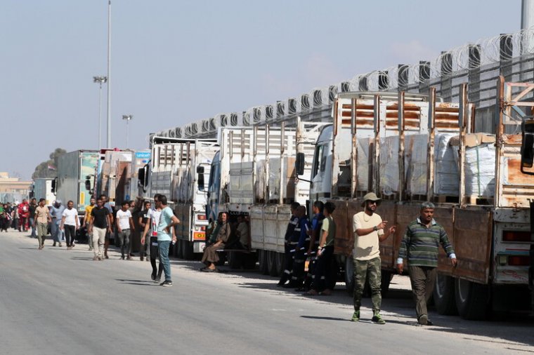 Megnyitották a rafahi határátkelőt, beléphetnek a segélyszállítmányok Egyiptomból Gázába