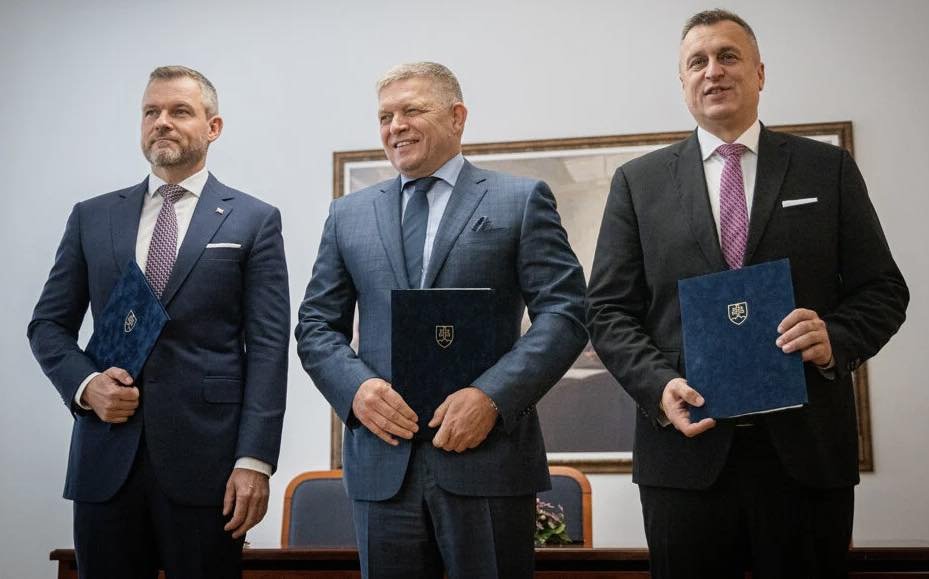 Nem lesz „séta a rózsakertben”: aláírták a koalíciós szerződést a szlovák kormánypártok vezetői