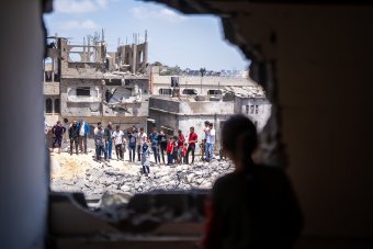 Több százan életüket vesztették, amikor rakéta csapódott egy kórházba Gázában