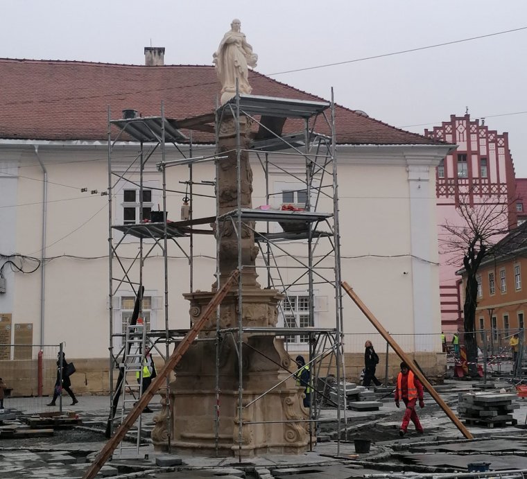 Már megcsodálható eredeti, belvárosi helyén a kolozsvári Mária-oszlop