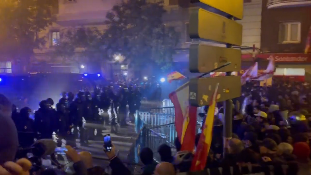 Többen is megsérültek Madridban a katalán függetlenségi vezetők amnesztiája ellen tüntetők és a rendőrök közötti összetűzésben