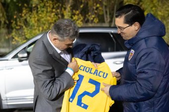 Állami finanszírozást nyújtana a futballakadémiáknak a román kormányfő