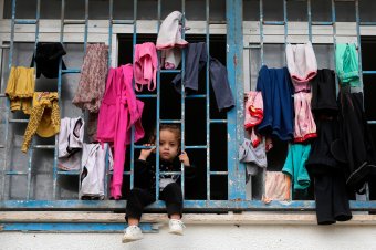Egyre katasztrofálisabb állapotok uralkodnak Gázában: iskolaépületet és mentőautót ért izraeli találat