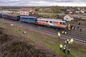 FRISSÍTVE – Több személy is megsérült egy magyarországi vonatbalesetben, az egyik szerelvény Romániába tartott