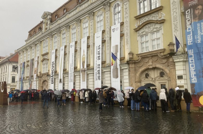 Egy héttel a zárás előtt valósággal megrohamozták a látogatók a temesvári Brâncuşi-kiállítást