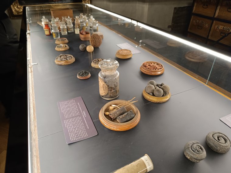 „Patikusbőrbe bújhatnak” a kolozsvári Gyógyszerészeti Múzeum látogatói