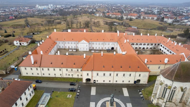 Példaértékű Erdélyben a gyulafehérvári fejedelmi palota főépületének felújítása Guttmann Szabolcs szerint