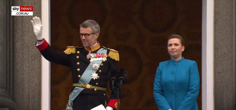 Csere a trónon: vasárnaptól új uralkodója van Dániának, miután a királynő lemondott