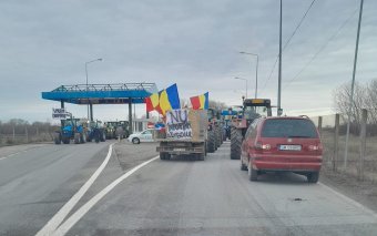 FRISSÍTVE – Több órára blokád alá vonták a dühös szatmári gazdák a csanálosi határátkelőt