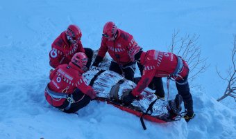 „Ez az idei tél nem kívánt rekordja”: rengetegen szorultak a hegyimentők segítségére, egy személy életét vesztette