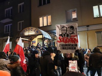 Hiába az elnöki kegyelem, letartóztattak Lengyelországban két ellenzéki képviselőt
