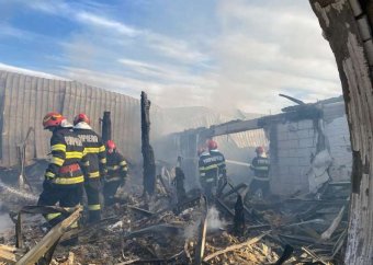 Katasztrófavédelem: nem 40, hanem 13 perc alatt érkeztek ki a tűzoltók a nyolc halálos áldozatot követelő Prahova megyei tűzhöz