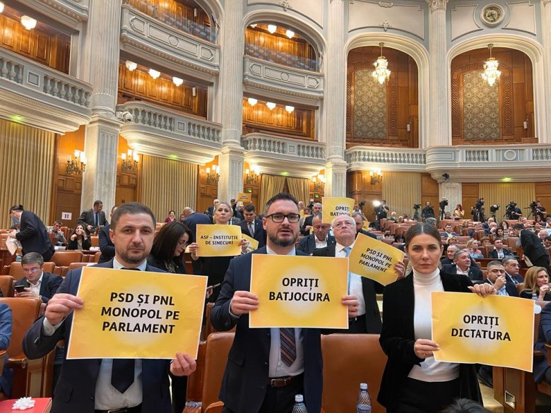 Pénzbírsággal sújtották a magyarellenes AUR-t a pártfinanszírozási törvény megsértése miatt