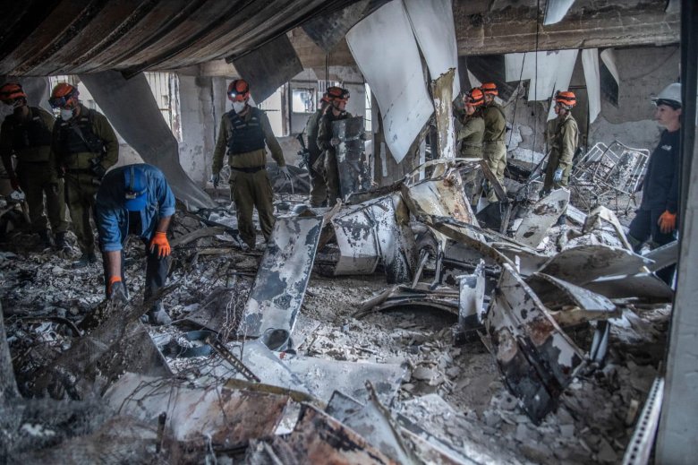Vége a tűzszünetnek, evakuálásokkal és légicsapásokkal folytatta a Hamász elleni háborút Izrael